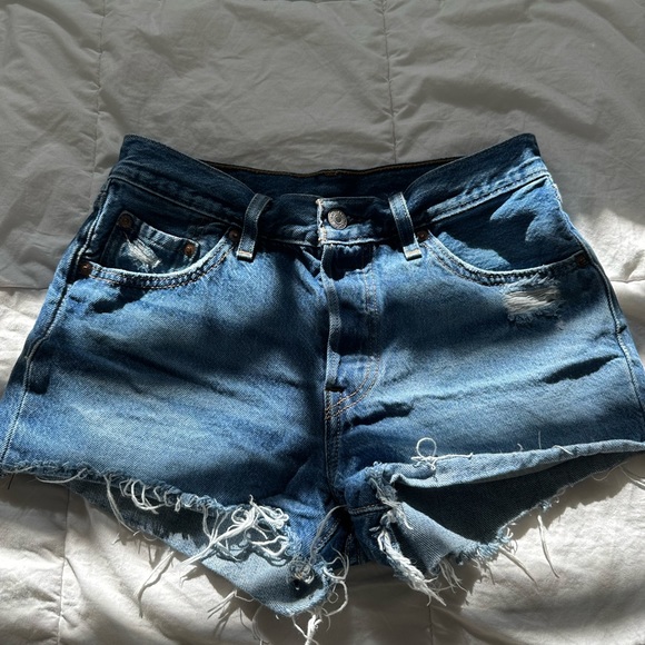 LEVI’S Jean shorts size 2 - Picture 1 of 4